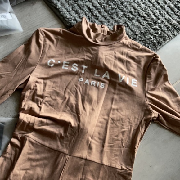 Paris graphic mock neck form fitting romper - Picture 7 of 9